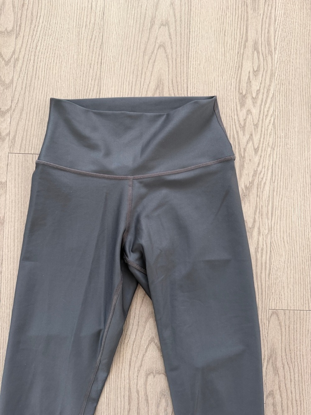 ALO Airlift Leggings - Picture 3 of 8